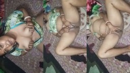 Horny Desi Boudi Fingering