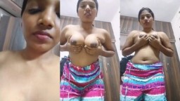 Desi Girl Play With Her Boobs