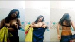 Desi GirlShows her Boobs and Ass