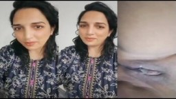 Desi Girl Shows Pussy